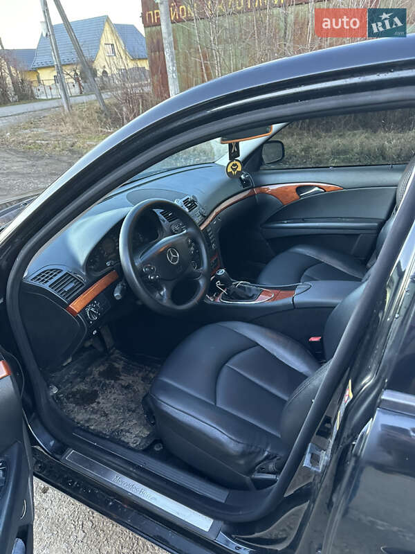 Седан Mercedes-Benz E-Class 2006 в Надворной
