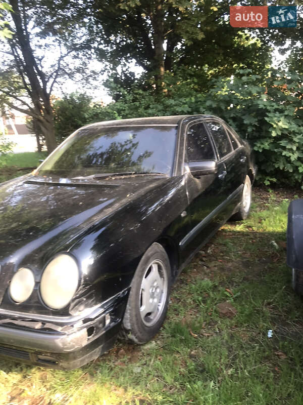 Седан Mercedes-Benz E-Class 1999 в Львове