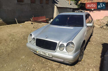 Седан Mercedes-Benz E-Class 1999 в Ужгороді