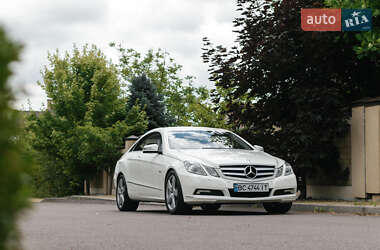 Купе Mercedes-Benz E-Class 2010 в 