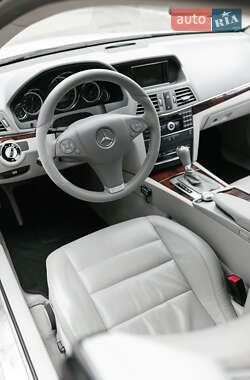Купе Mercedes-Benz E-Class 2010 в 