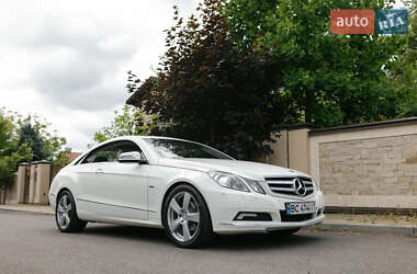 Купе Mercedes-Benz E-Class 2010 в 