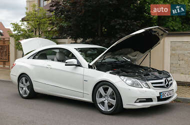 Купе Mercedes-Benz E-Class 2010 в 