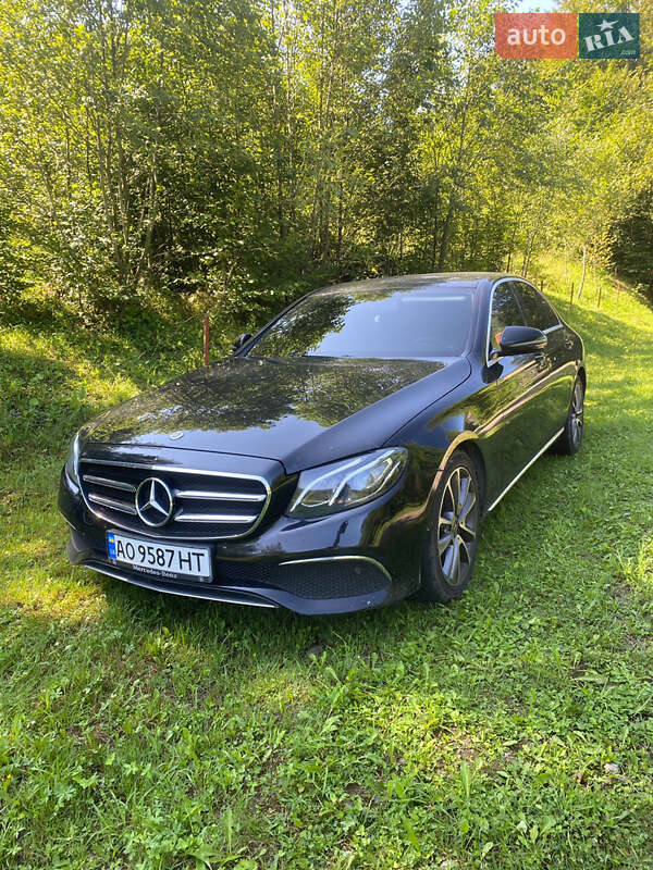 Седан Mercedes-Benz E-Class 2018 в Воловцю
