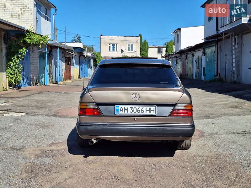 Седан Mercedes-Benz E-Class 1989 в Житомире