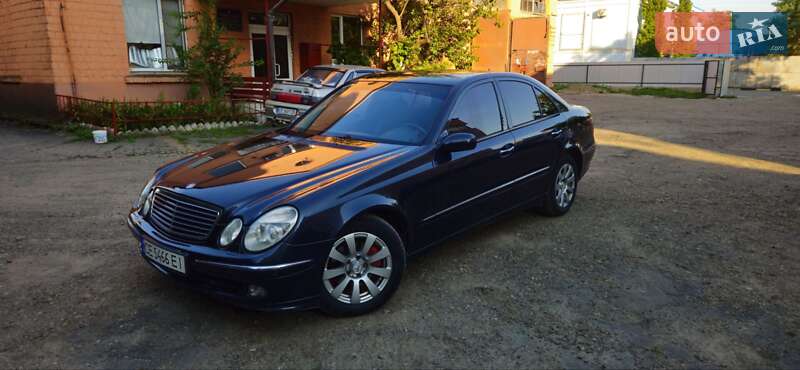 Седан Mercedes-Benz E-Class 2003 в Черновцах