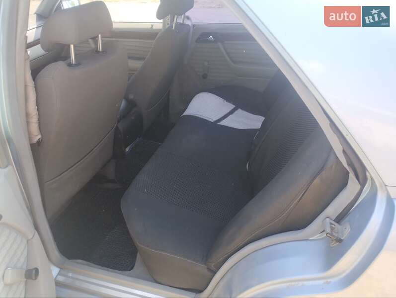 Седан Mercedes-Benz E-Class 1992 в Веселинове