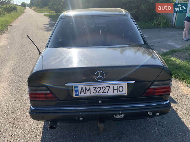 Седан Mercedes-Benz E-Class 1995 в Житомире