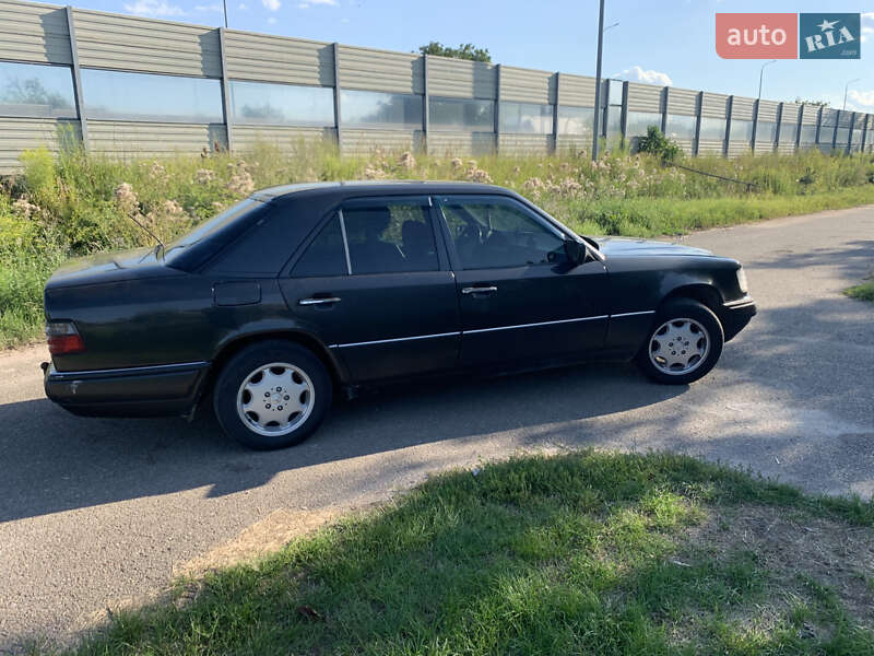 Седан Mercedes-Benz E-Class 1995 в Житомире