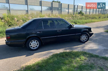 Седан Mercedes-Benz E-Class 1995 в 