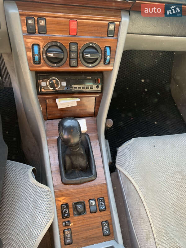 Седан Mercedes-Benz E-Class 1995 в Житомире