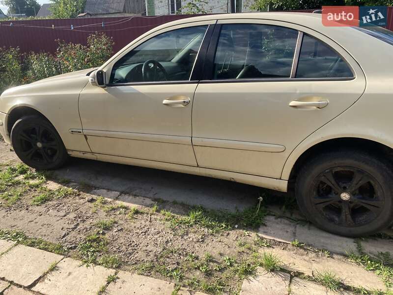 Седан Mercedes-Benz E-Class 2003 в Козельце