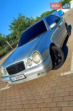 Седан Mercedes-Benz E-Class 1998 в Дубні