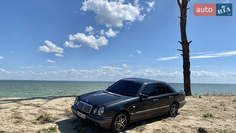 Mercedes-Benz E-Class 1995