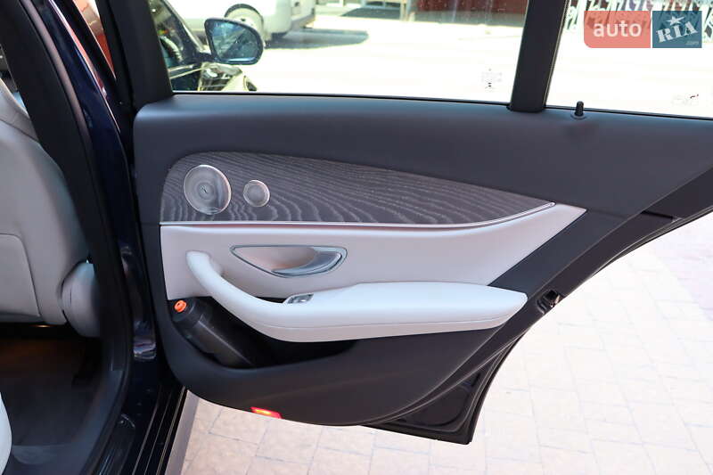 Седан Mercedes-Benz E-Class 2022 в Львове