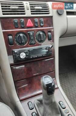 Седан Mercedes-Benz E-Class 2001 в 