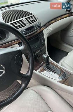 Седан Mercedes-Benz E-Class 2002 в  фото 9 Седан Mercedes-Benz E-Class 2002 в