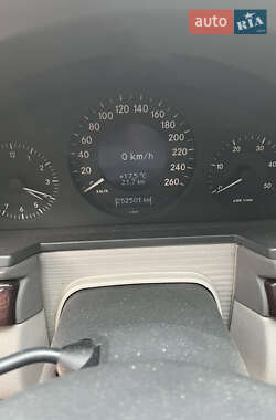 Седан Mercedes-Benz E-Class 2002 в  фото 15 Седан Mercedes-Benz E-Class 2002 в