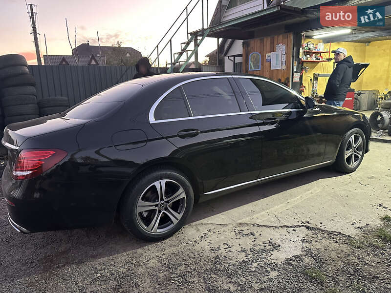 Седан Mercedes-Benz E-Class 2016 в Вараше