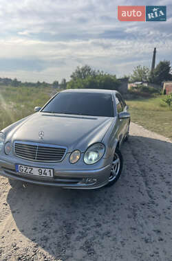 Седан Mercedes-Benz E-Class 2003 в Сарнах