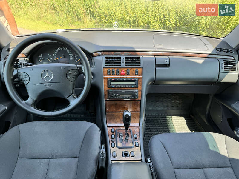 Универсал Mercedes-Benz E-Class 2001 в Львове