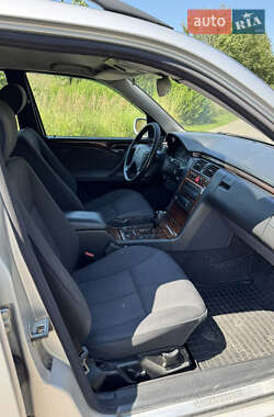 Универсал Mercedes-Benz E-Class 2001 в 