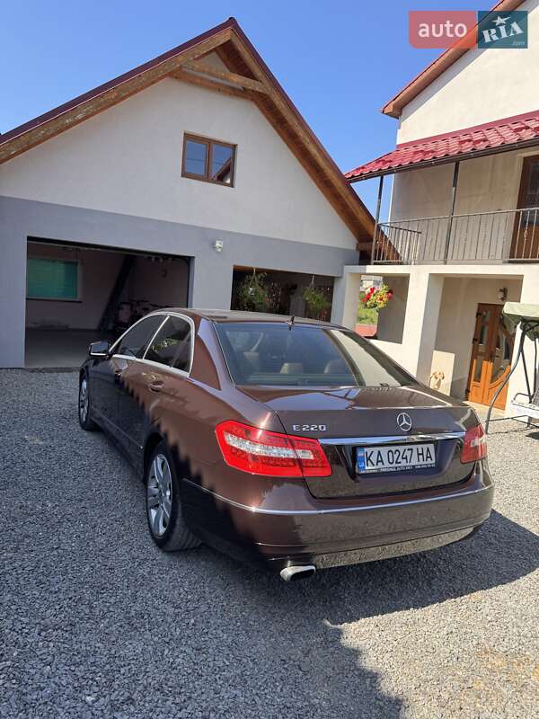 Седан Mercedes-Benz E-Class 2009 в Виноградове