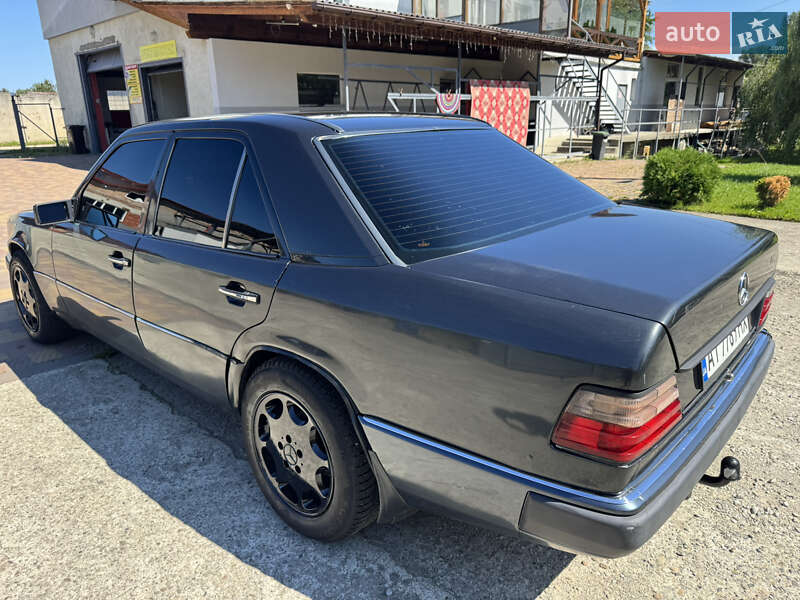 Седан Mercedes-Benz E-Class 1992 в Болехове