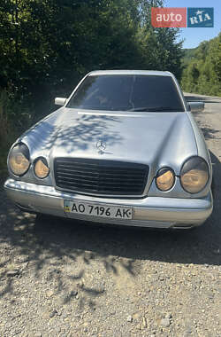 Седан Mercedes-Benz E-Class 1999 в Ужгороде