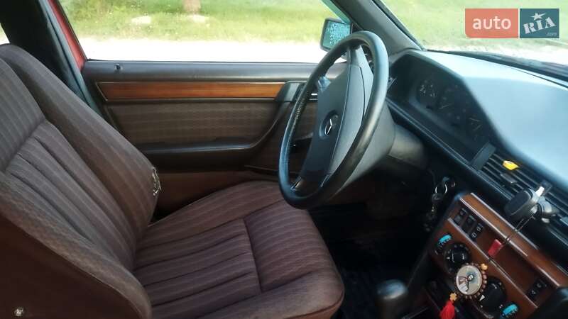 Универсал Mercedes-Benz E-Class 1985 в Тараще
