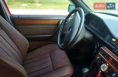 Универсал Mercedes-Benz E-Class 1985 в 