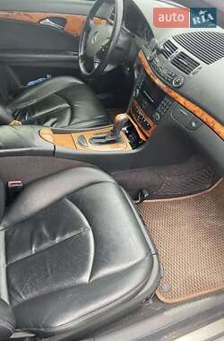Седан Mercedes-Benz E-Class 2002 в  фото 10 Седан Mercedes-Benz E-Class 2002 в