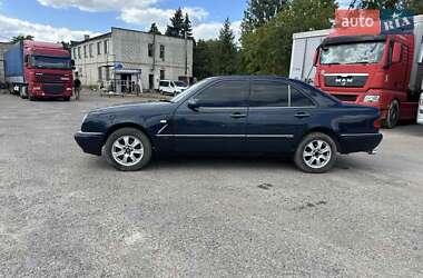 Седан Mercedes-Benz E-Class 1995 в Львове