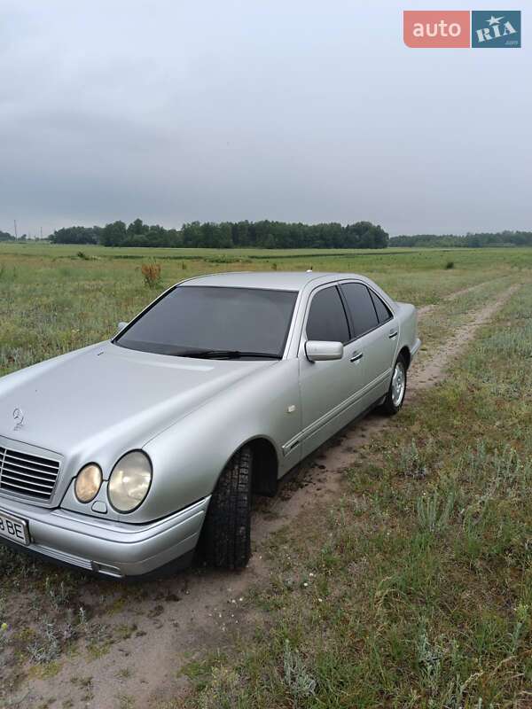 Седан Mercedes-Benz E-Class 1999 в Виннице