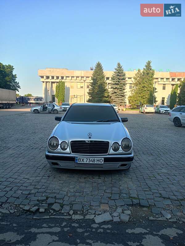 Седан Mercedes-Benz E-Class 1999 в  фото Седан Mercedes-Benz E-Class 1999 в