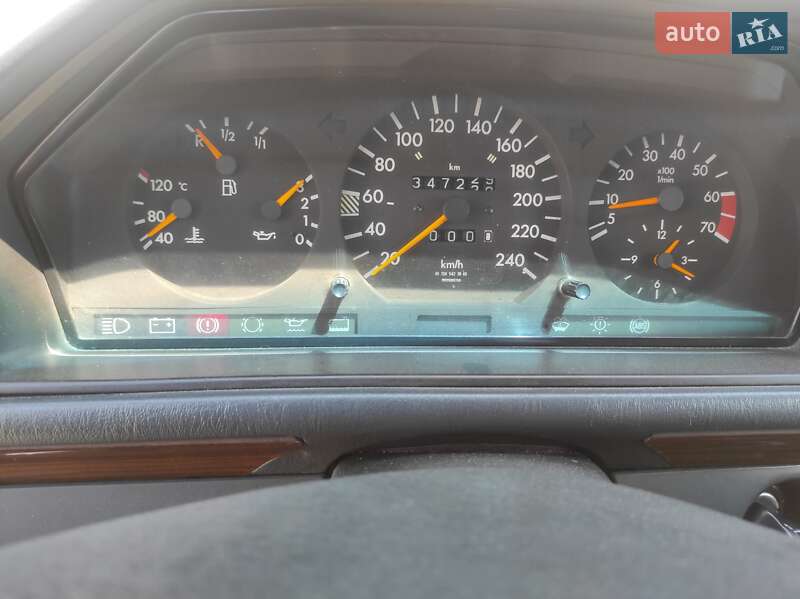 Седан Mercedes-Benz E-Class 1991 в Днепре
