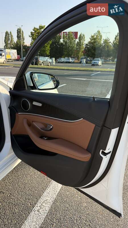 Седан Mercedes-Benz E-Class 2022 в Києві