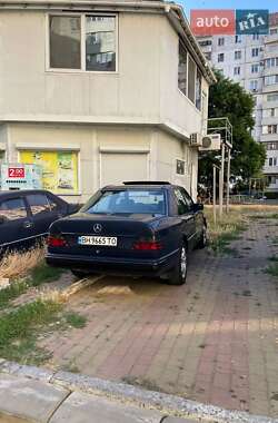 Седан Mercedes-Benz E-Class 1988 в 