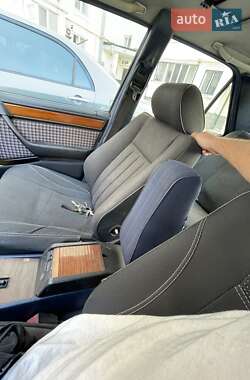 Седан Mercedes-Benz E-Class 1988 в 