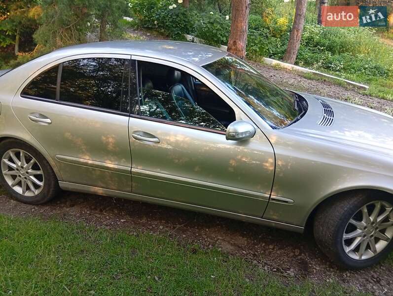 Седан Mercedes-Benz E-Class 2002 в Самборе