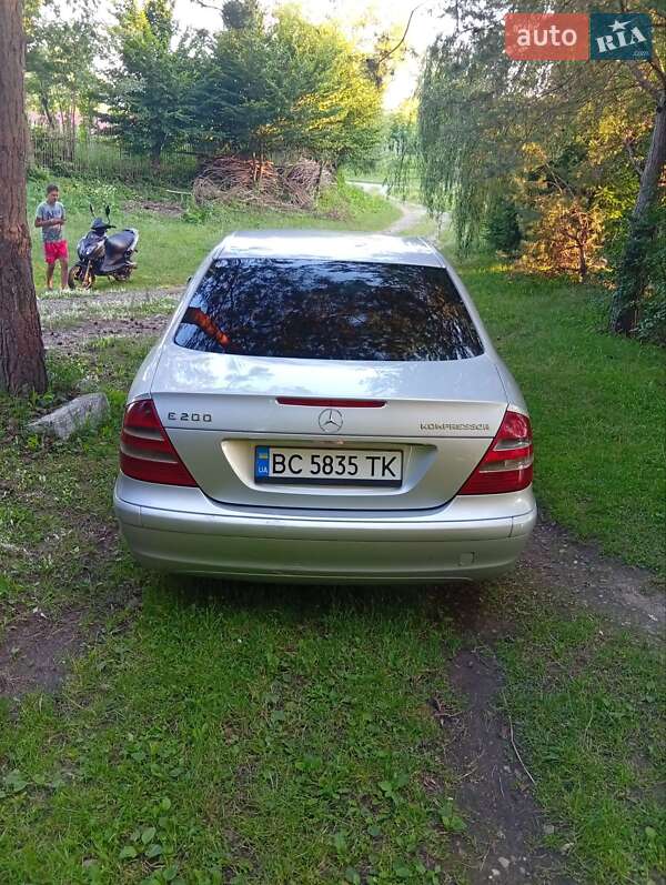 Седан Mercedes-Benz E-Class 2002 в Самборе