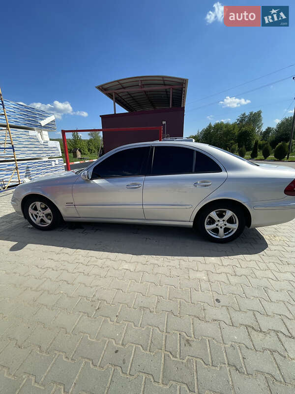 Седан Mercedes-Benz E-Class 2003 в Черновцах