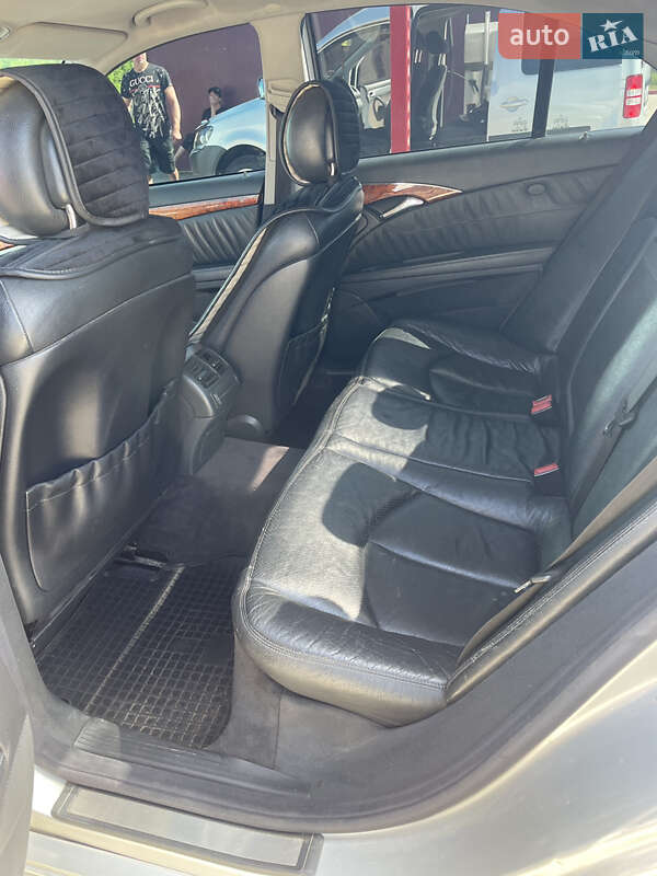 Седан Mercedes-Benz E-Class 2003 в Черновцах