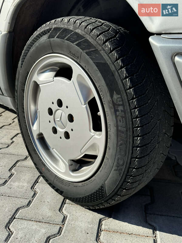 Седан Mercedes-Benz E-Class 1993 в Иршаве