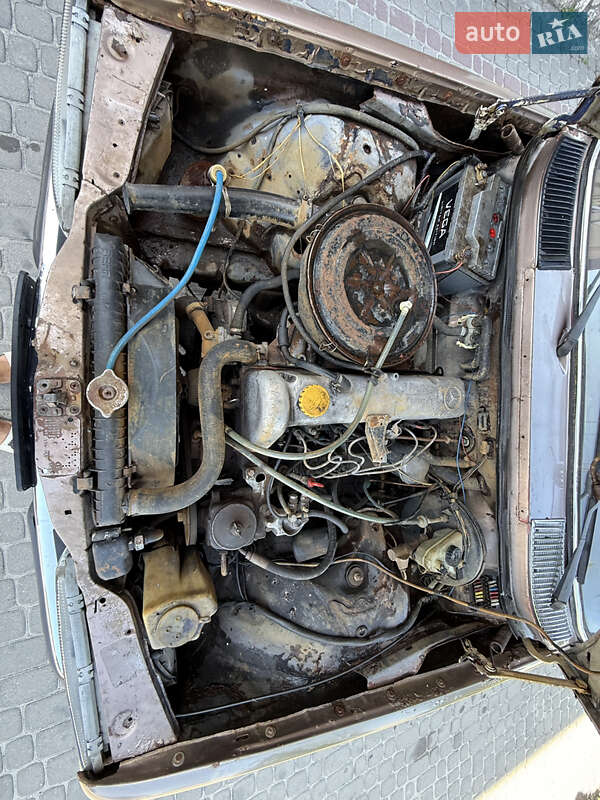 Седан Mercedes-Benz E-Class 1983 в Кременці