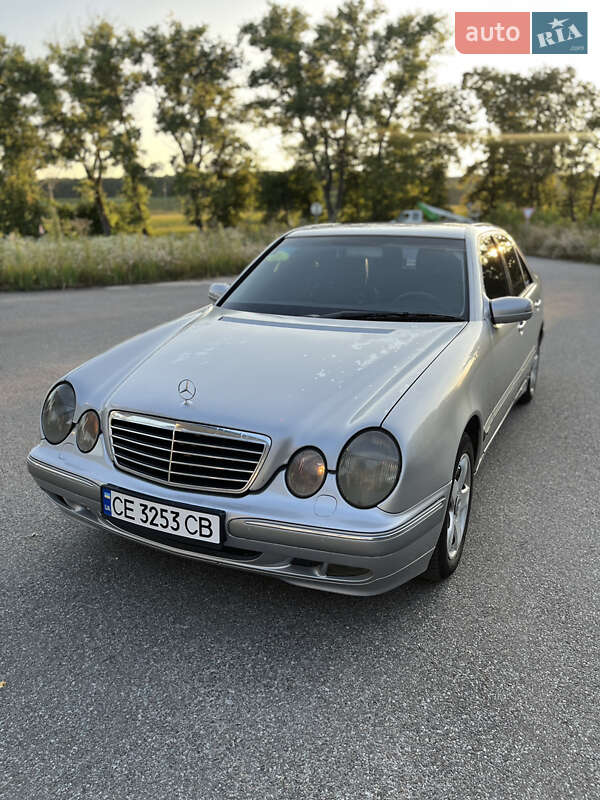 Седан Mercedes-Benz E-Class 2000 в 