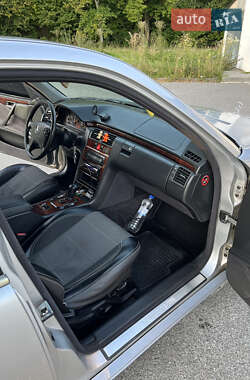 Седан Mercedes-Benz E-Class 2000 в 