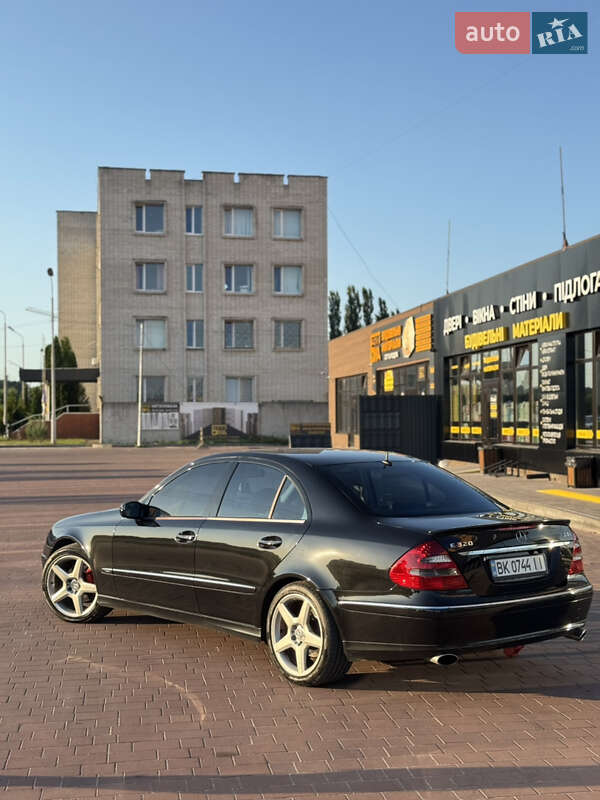 Седан Mercedes-Benz E-Class 2002 в Нетешине