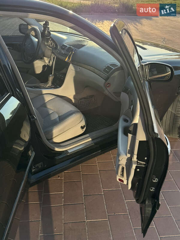 Седан Mercedes-Benz E-Class 2002 в Нетешине