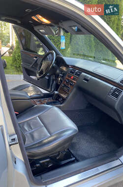 Седан Mercedes-Benz E-Class 2001 в 